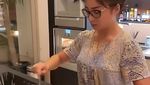 Keseruan Nikita Willy Masak Buat Keluarga, Bikin Mie Goreng dan Steak!