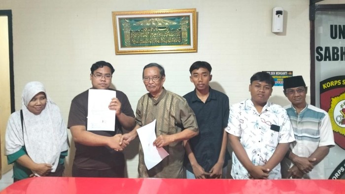 Pelajar Gresik yang dianiaya mahasiswa saling memaafkan dalam proses mediasi.