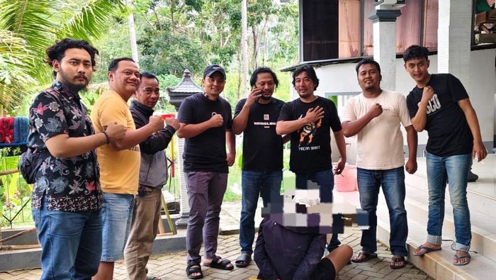 Tim gabungan kepolisian menangkap pelaku pembunuhan dua wanita di Desa Patikraja, Kecamatan Patikraja, Kabupaten Banyumas, Jumat (12/6/2026).