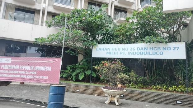 Plang yang dipasang negara di depan Hotel Sultan Plang yang dipasang negara di depan Hotel Sultan