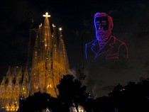 Video: Menara Tertinggi Sagrada Familia Resmi Menyala