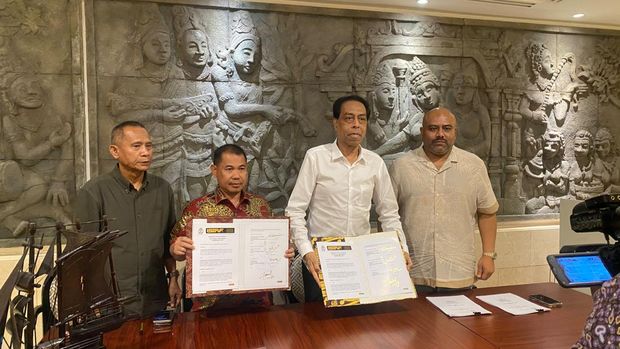 Indonesia resmi ditunjuk sebagai tuan rumah Kejuaraan Dunia Sepak Takraw 2027 setelah Federasi Sepak Takraw Internasional (ISTAF) dan Pengurus Besar Persatuan Sepak Takraw Indonesia (PB PSTI) menandatangani nota kesepahaman (MoU) di Hotel Borobudur, Jakarta, Kamis, 11 Juni 2026. Ajang dunia tersebut direncanakan berlangsung di Makassar dan diproyeksikan diikuti sekitar 30 negara dari berbagai belahan dunia.