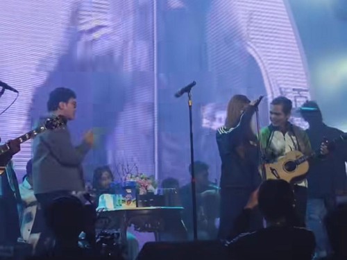 Anak Ahmad Dhani dan Mulan Jameela, yaitu Shafeea Ahmad manggung untuk pertama kali. Ia ikut menjadi bagian dari konser Aldi Taher yang khusus membawakan lagu-lagu Oasis.