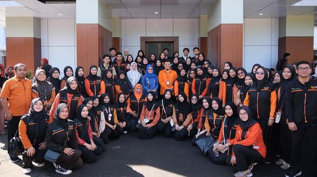 Sitti Husniah Talenrang Bupati Gowa Sitti Husniah Talenrang bersama 777 petugas Sensus Ekonomi 2026.
