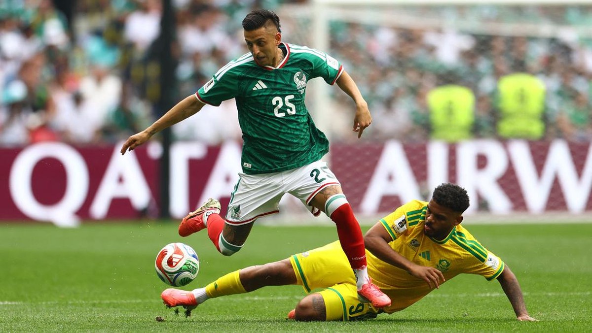 SOCCER-WORLDCUP-MEX-ZAF/