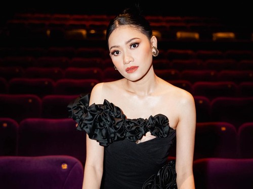 Artis Stella Bodea yang terkenal lewat sinetron Tukang Ojek Pengkolan mulai mengawali karirnya untuk terjun ke dunia film nih.