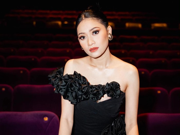 Artis Stella Bodea yang terkenal lewat sinetron Tukang Ojek Pengkolan mulai mengawali karirnya untuk terjun ke dunia film nih.