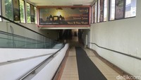 Sejumlah area terminal masih terlihat terawat meski minim aktivitas. Koridor keberangkatan yang dahulu dipadati calon penumpang tampak kosong. Saat ini yang ramai justru area Stasiun Maguwoharjo yang menjadi titik naik dan turun penumpang KRL. EWaskalator yang menghubungkan antar level juga tidak berfungsi. Pun demikian dengan pendingin ruangan di lorong tersebut juga tidak difungsikan sehingga membuat udara pengap.