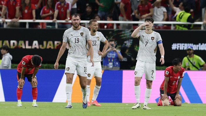 Soccer Football - FIFA World Cup 2026 - Group A - South Korea v Czech Republic - Estadio Guadalajara, Guadalajara, Mexico - June 11, 2026 Czech Republics Tomas Chory, Ladislav Krejci and Tomas Soucek look dejected after the match REUTERS/Amanda Perobelli