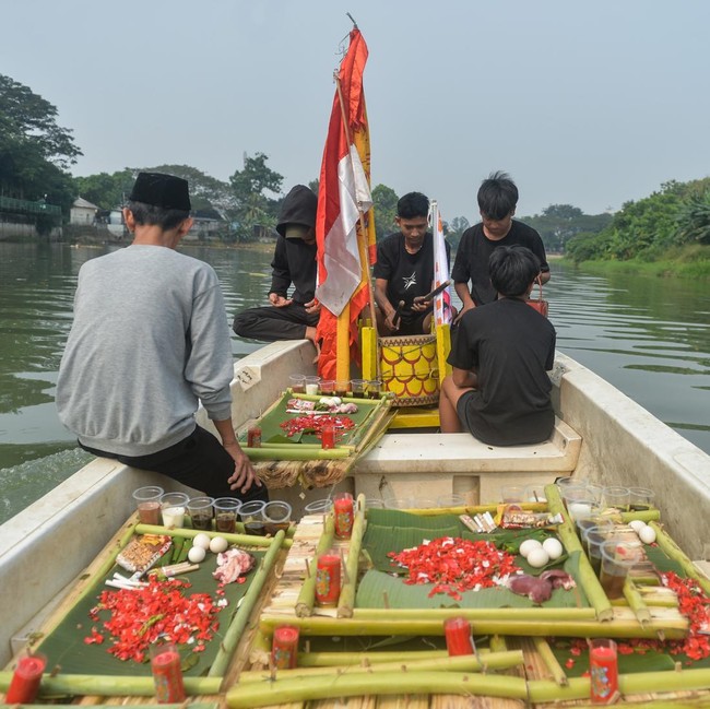 Tradisi Lepas Ancak Warnai Sungai Cisadane Jelang Festival Peh Cun