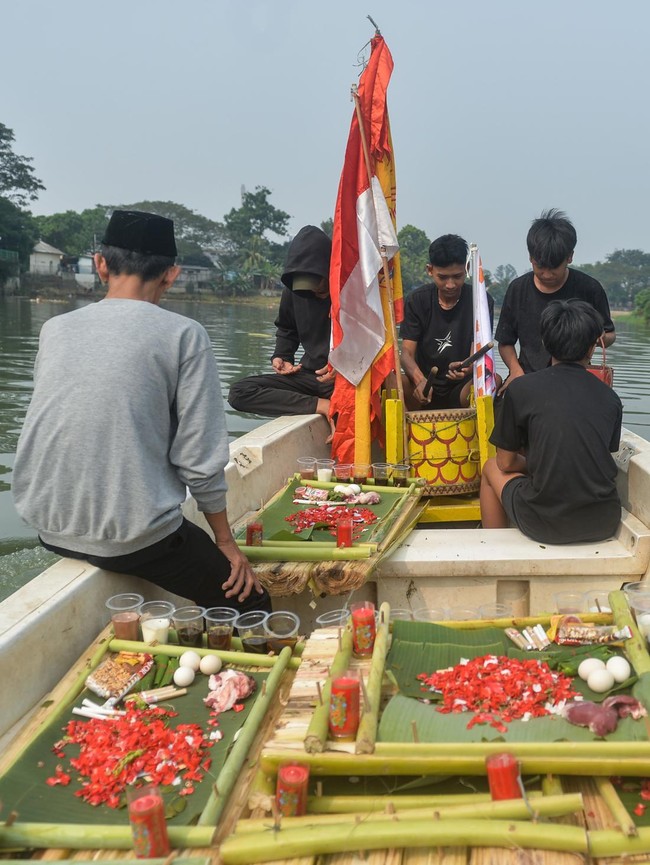 Tradisi Lepas Ancak Warnai Sungai Cisadane Jelang Festival Peh Cun