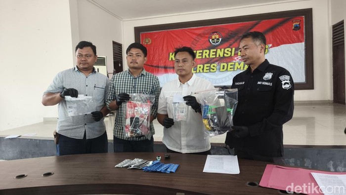 Ungkap kasus peredaran narkotika di Mapolres Demak, Jumat (12/6/2026).