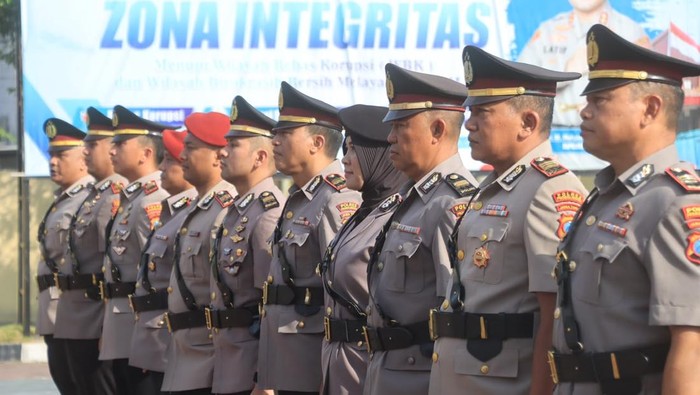Upacara sertijab pejabat utama Polres Probolinggo