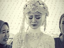 Viral Pengantin Perempuan Menikah Tanpa Wali, Ayahnya Malah Jalan-jalan