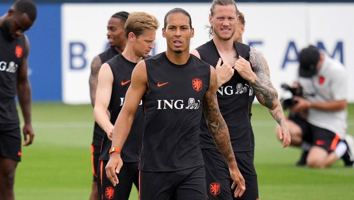 Soccer Football - FIFA World Cup 2026 - Netherlands Training - KC Current Training Facility, Kansas City, Missouri, U.S. - June 11, 2026 Netherlands Virgil van Dijk, Frenkie de Jong, and Wout Weghorst during training IMAGN IMAGES via Reuters/Jay Biggerstaff