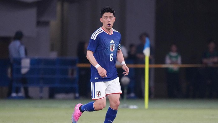 TOKYO, JAPAN - MAY 31: Wataru Endo of Japan in action during the international friendly match between Japan and Iceland at MUFG Stadium on May 31, 2026 in Tokyo, Japan. (Photo by Hiroki Watanabe/Getty Images)