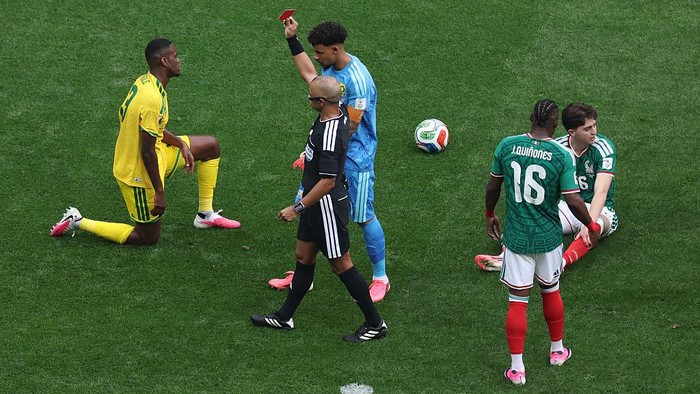 MEXICO CITY, MEXICO - JUNE 11: Referee Wilton Sampaio issues a red card to Sphephelo Sithole #13 of South Africa during the FIFA World Cup 2026 Group A match between Mexico and South Africa at Mexico City Stadium on June 11, 2026 in Mexico City, Mexico. (Photo by Kevin C. Cox/Getty Images)