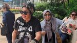 Zaskia Mecca Long March Bareng Mahasiswa, Bagikan Snack Gratis di Bundaran HI