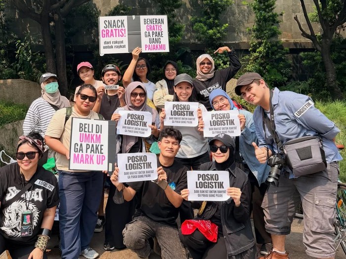 Zaskia Adya Mecca beri dukungan untuk mahasiswa yang demonstrasi di Bundaran HI.