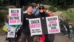 Zaskia Mecca Long March Bareng Mahasiswa, Bagikan Snack Gratis di Bundaran HI
