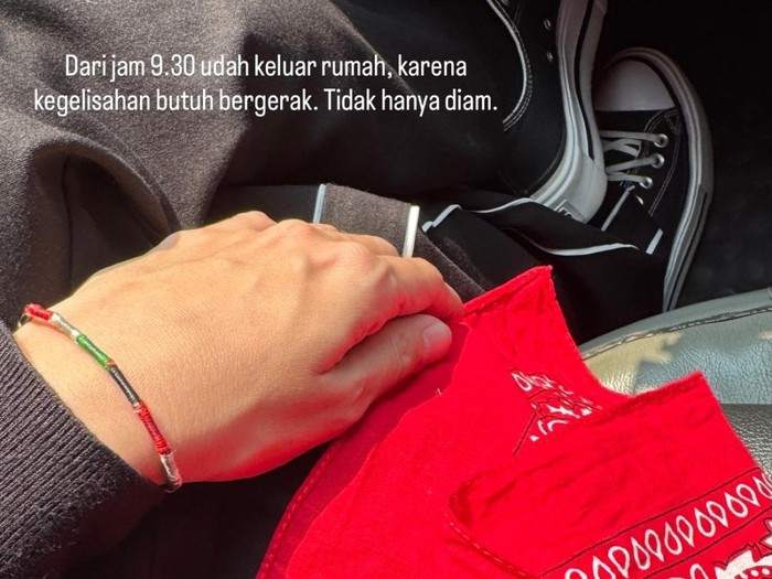 Zaskia Adya Mecca beri dukungan untuk mahasiswa yang demonstrasi di Bundaran HI.