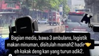 Bagian medis bawa 3 ambulans, logistik, makan, minuman, di situlah mamah-mamah hadir eh kakak deng kan yang turun adik-adik, tulisnya lagi memperlihatkan ambulans yang jalan di depan mobilnya. Foto: Instagram Story @zaskiadyamecca