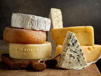 Perbandingan Nutrisi Berbagai Jenis Keju, Lebih Sehat Cheddar atau Mozzarella?