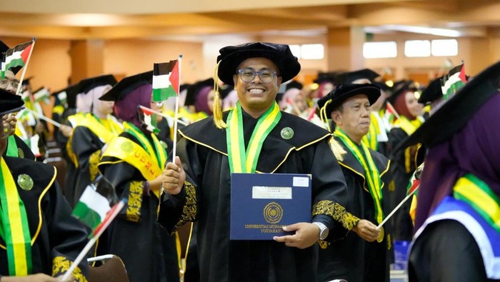 Agung Sulistyo Resmi Meraih Gelar Doktor dari UMY