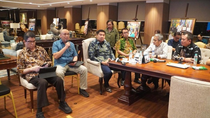 Audiensi kepala daerah se-Kepulauan Nias yang terdiri dari Kabupaten Nias, Nias Utara, Nias Barat, Nias Selatan, dan Kota Gunungsitoli di Kantor Kementerian PKP