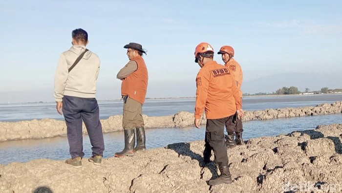 BPBD Sidoarjo memantau tanggul penahan lumpur Lapindo