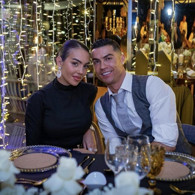 Mesranya! Cristiano Ronaldo dan Georgina Makan bareng di Restoran Mewah
