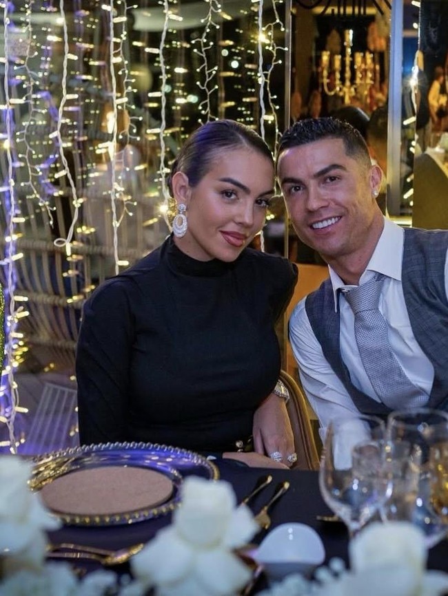 Mesranya! Cristiano Ronaldo dan Georgina Makan bareng di Restoran Mewah
