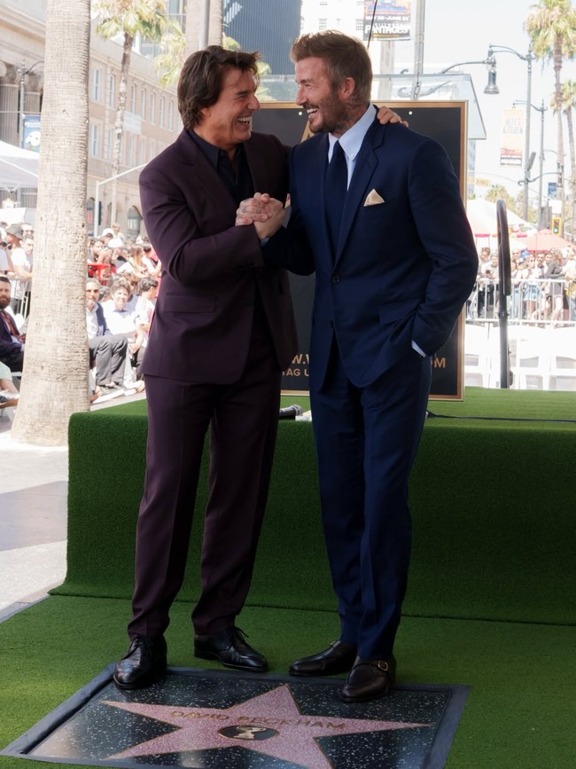 David, yang dikenal sebagai salah satu pesepakbola terbaik di generasinya, menerima penghargaan tersebut dengan dukungan dari sahabatnya aktor Tom Cruise, yang turut menjadi pembicara di acara tersebut. Dalam pidatonya, Tom Cruise memuji perjalanan karier David Beckham sejak muda. Foto: Instagram/@davidbeckham