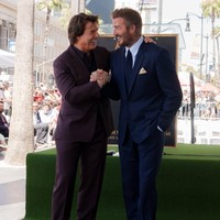 David, yang dikenal sebagai salah satu pesepakbola terbaik di generasinya, menerima penghargaan tersebut dengan dukungan dari sahabatnya aktor Tom Cruise, yang turut menjadi pembicara di acara tersebut. Dalam pidatonya, Tom Cruise memuji perjalanan karier David Beckham sejak muda. Foto: Instagram/@davidbeckham