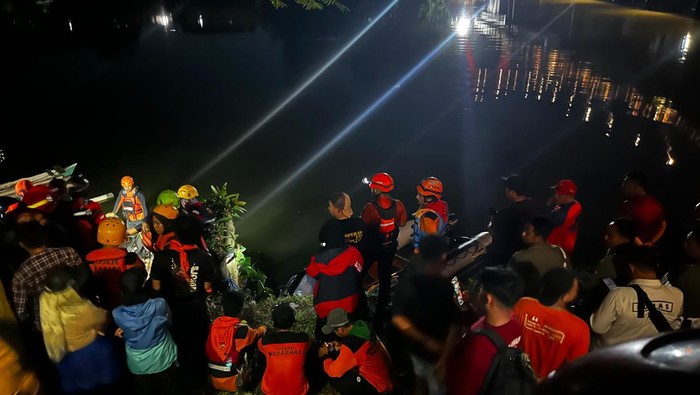 Seorang pemuda bernama Hikmal ditemukan tewas setelah melompat dari Jembatan Kembar Gowa.