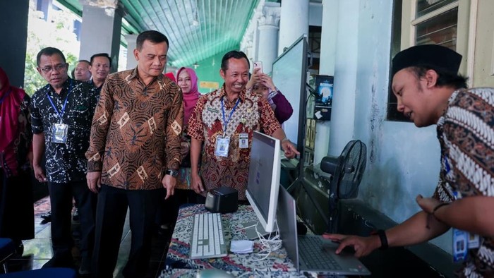 Gubernur Jateng Ahmad Luthfi