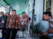 Tinjau Pelaksanaan SPMB di Jateng, Ahmad Luthfi Puji Kinerja Petugas-Guru