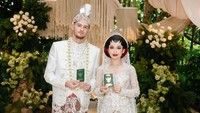 Officially Mr & Mrs Hubner, tulis Jennifer Coppen dalam unggahannya dilihat pada Sabtu (13/6/2026). Foto: Instagram @jennifercoppenreal20/@justinhubner5/@fcgweddings