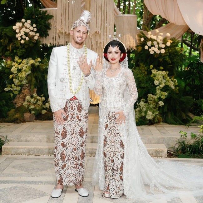 7 Potret Jennifer Coppen Jadi Pengantin Jawa, Cantik nan Anggun