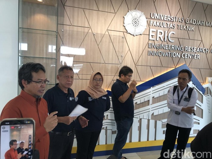Tim PKPE FT UGM menyampaikan hasil penelitian rumah api Seyegan, Sleman, di Gedung ERIC FT UGM, Sabtu (13/6/2026).