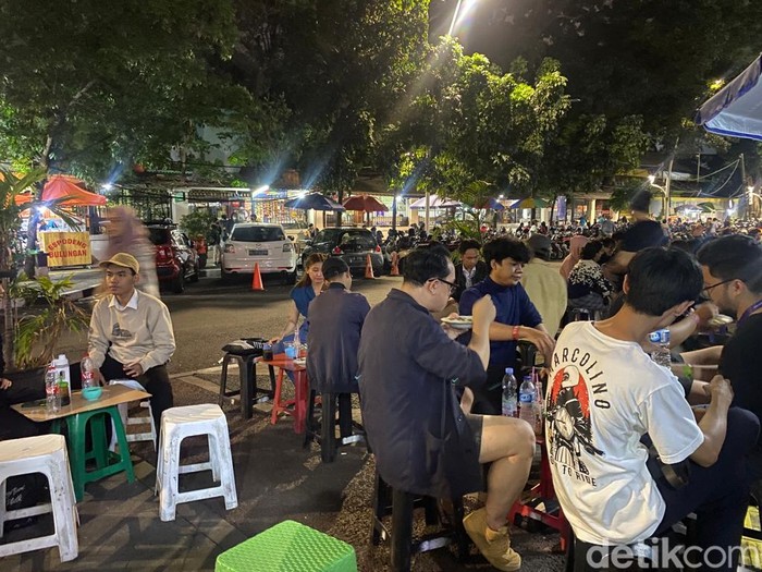Malam Minggu Asyiknya Makan Gulai Tikungan Legendaris di Blok M