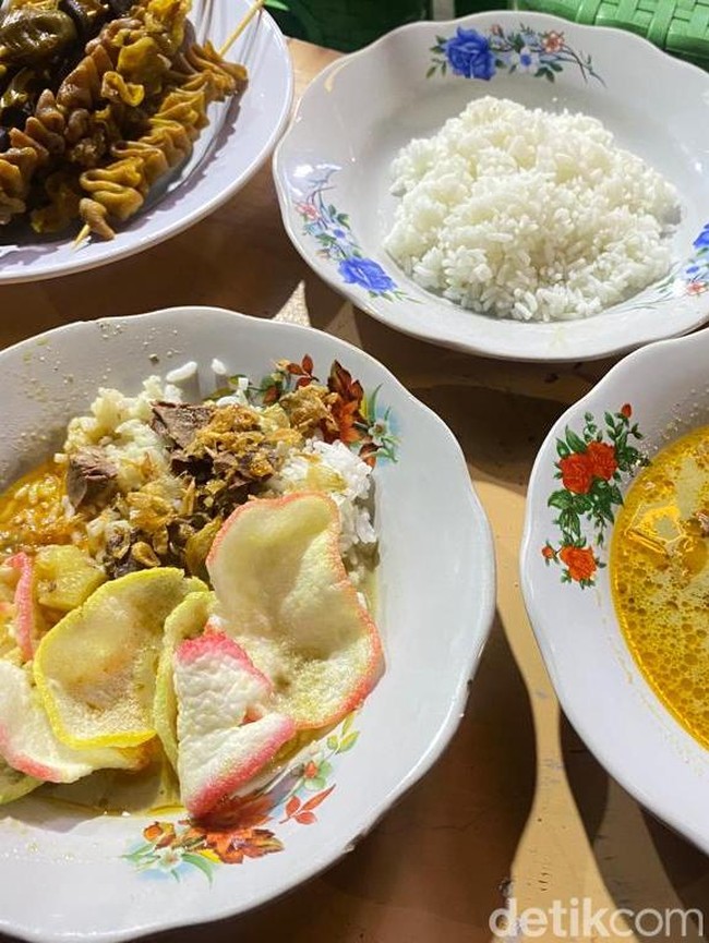 Malam Minggu Asyiknya Makan Gulai Tikungan Legendaris di Blok M