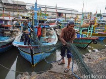Nelayan Probolinggo Tetap Nekat Melaut Meski Gelombang Rossby Mengintai
