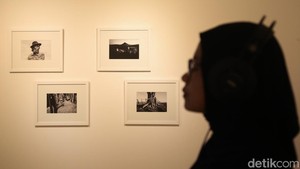 Luis Fabini menampilkan karya fotografi yang mendokumentasikan kehidupan para gaucho, sosok penggembala yang menjadi ikon budaya Uruguay.