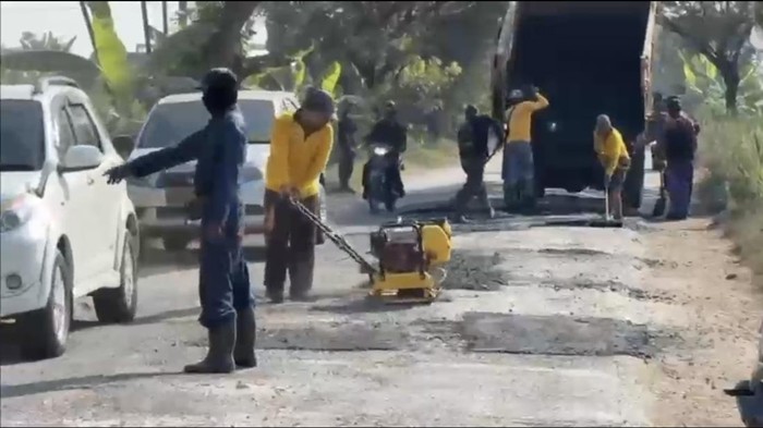 Perbaikan Jalan Cepu-Randublatung di Kabupaten Blora terus dikebut.