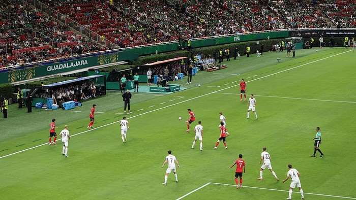 GUADALAJARA, MEXICO - JUNE 11: General view inside the stadium as Seung-Ho Paik #8 of Korea Republic controls the ball during the FIFA World Cup 2026 Group A match between Korea Republic and Czechia at Guadalajara Stadium on June 11, 2026 in Guadalajara, Mexico. (Photo by Michael Regan - FIFA/FIFA via Getty Images)