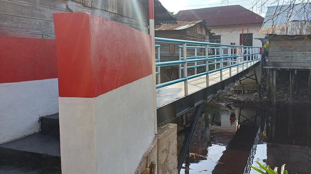 Potret before dan after jembatan miring di Dumai, Riau yang diperbaiki Polda Riau