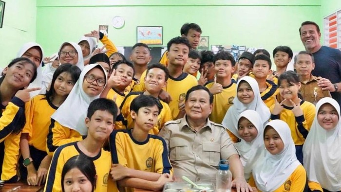 Prabowo dan Tony Robbins Meninjau Pelaksanaan MBG