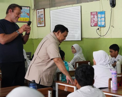 Prabowo Subianto bersama Tony Robbins Meninjau Pelaksanaan MBG
