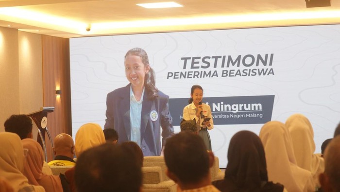 PT Bumi Suksesindo (PT BSI) beri beasiswa bagi warga Banyuwangi